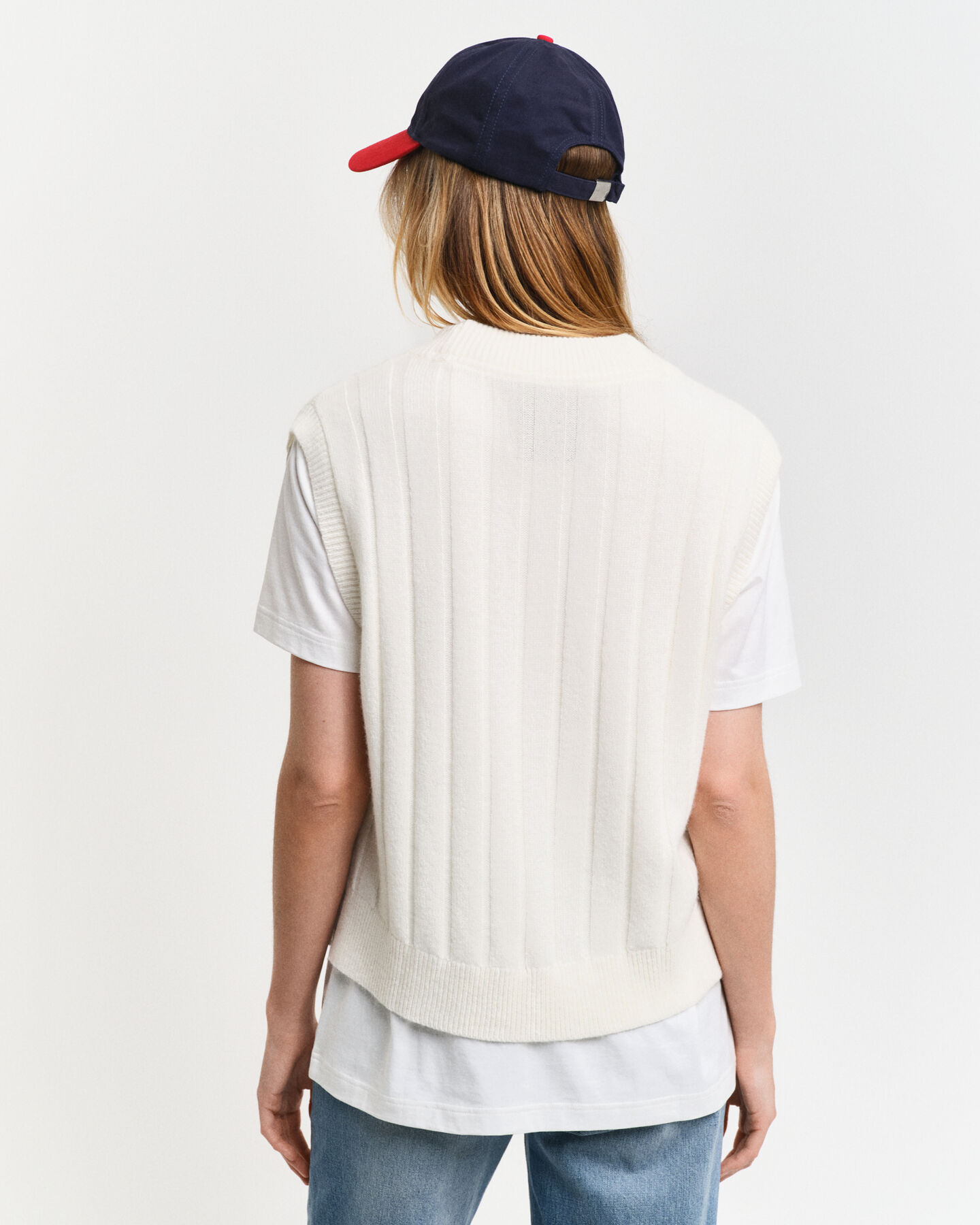 Sweater-vest i uld med bred ribstrik og V-hals