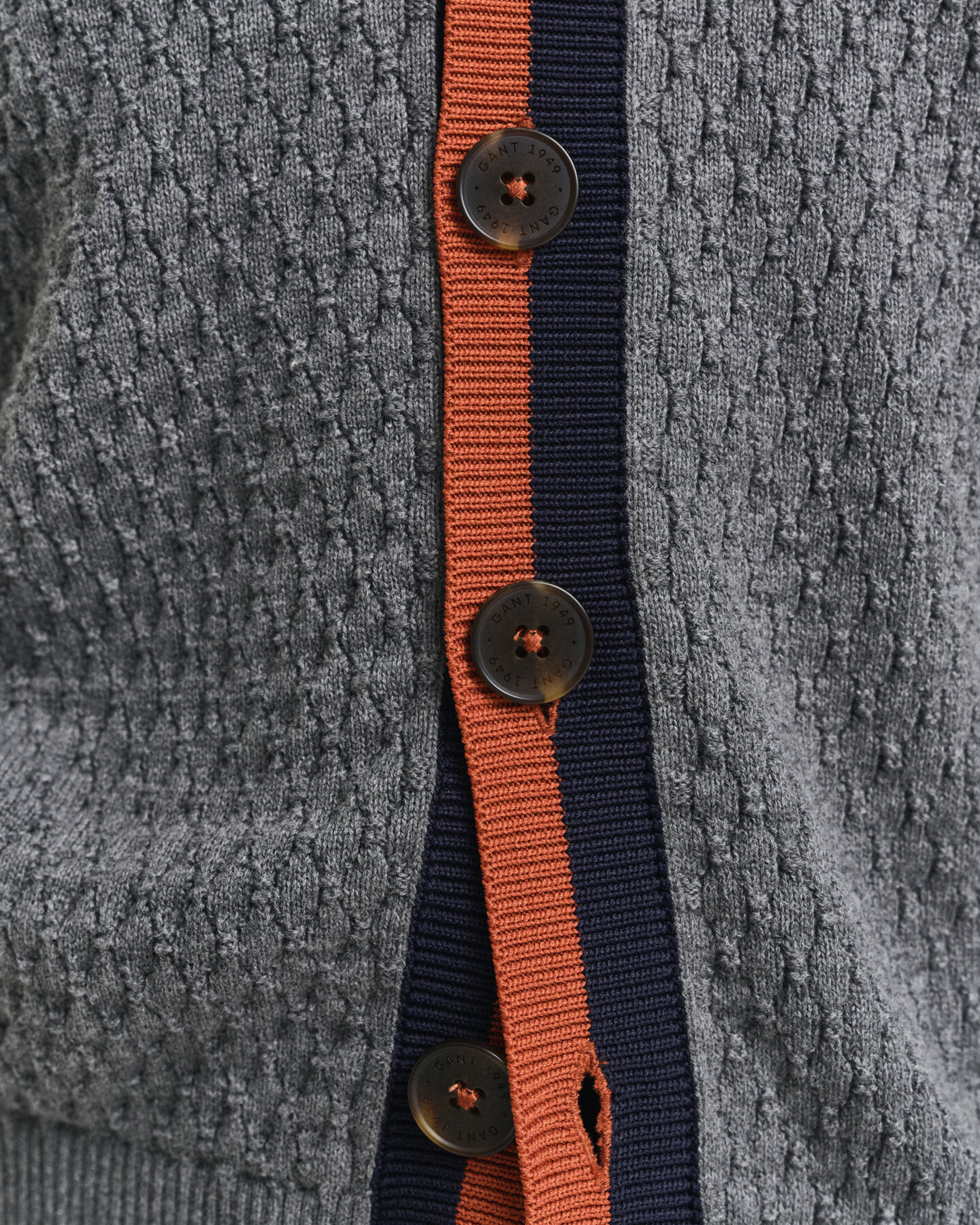 Tekstureret kontrastfarvet cardigan af bomuld