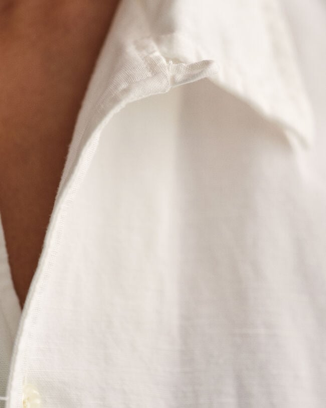 Relaxed fit skjorte af h&oslash;r og lyocell og korte &aelig;rmer