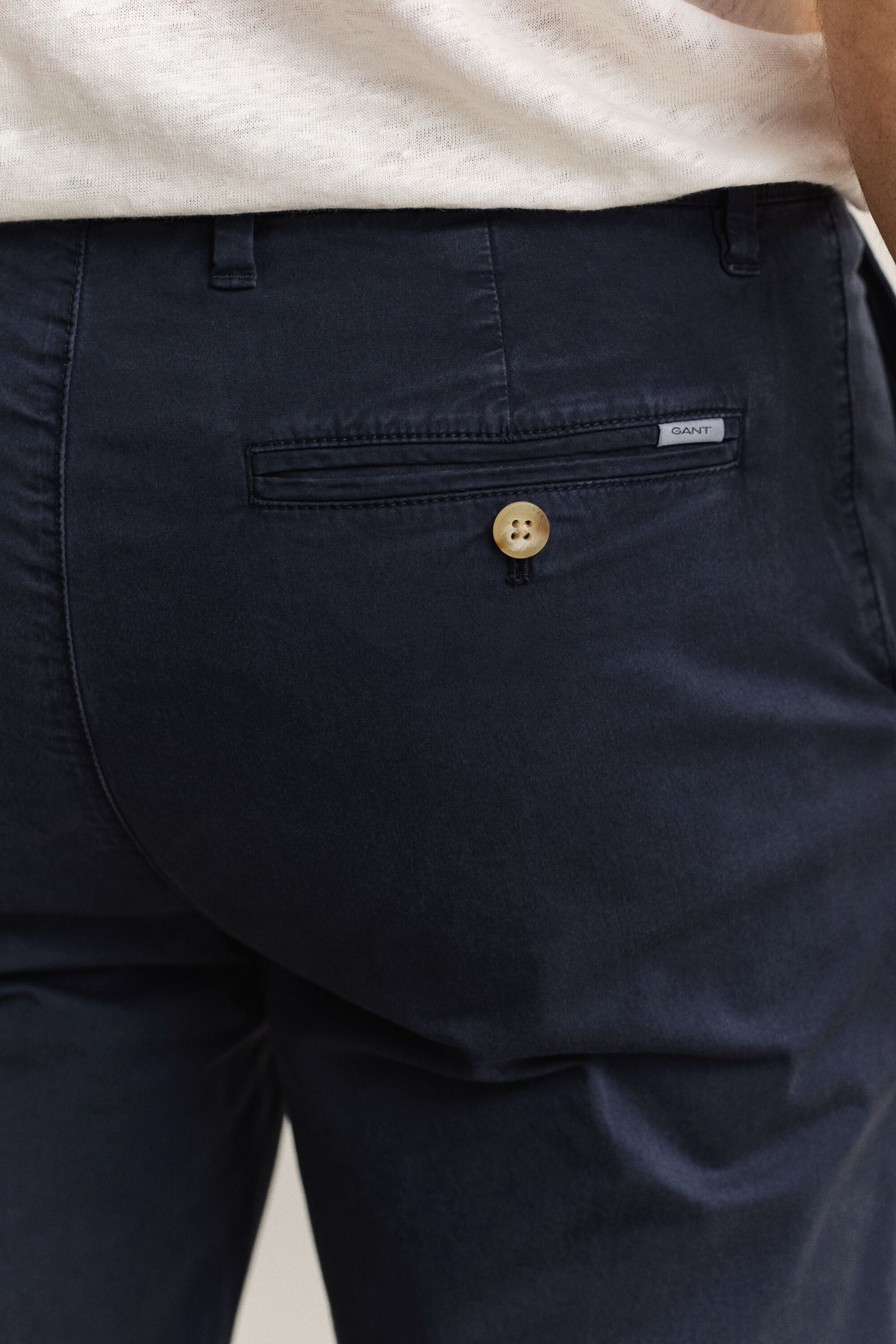 Sunfaded chinobukser