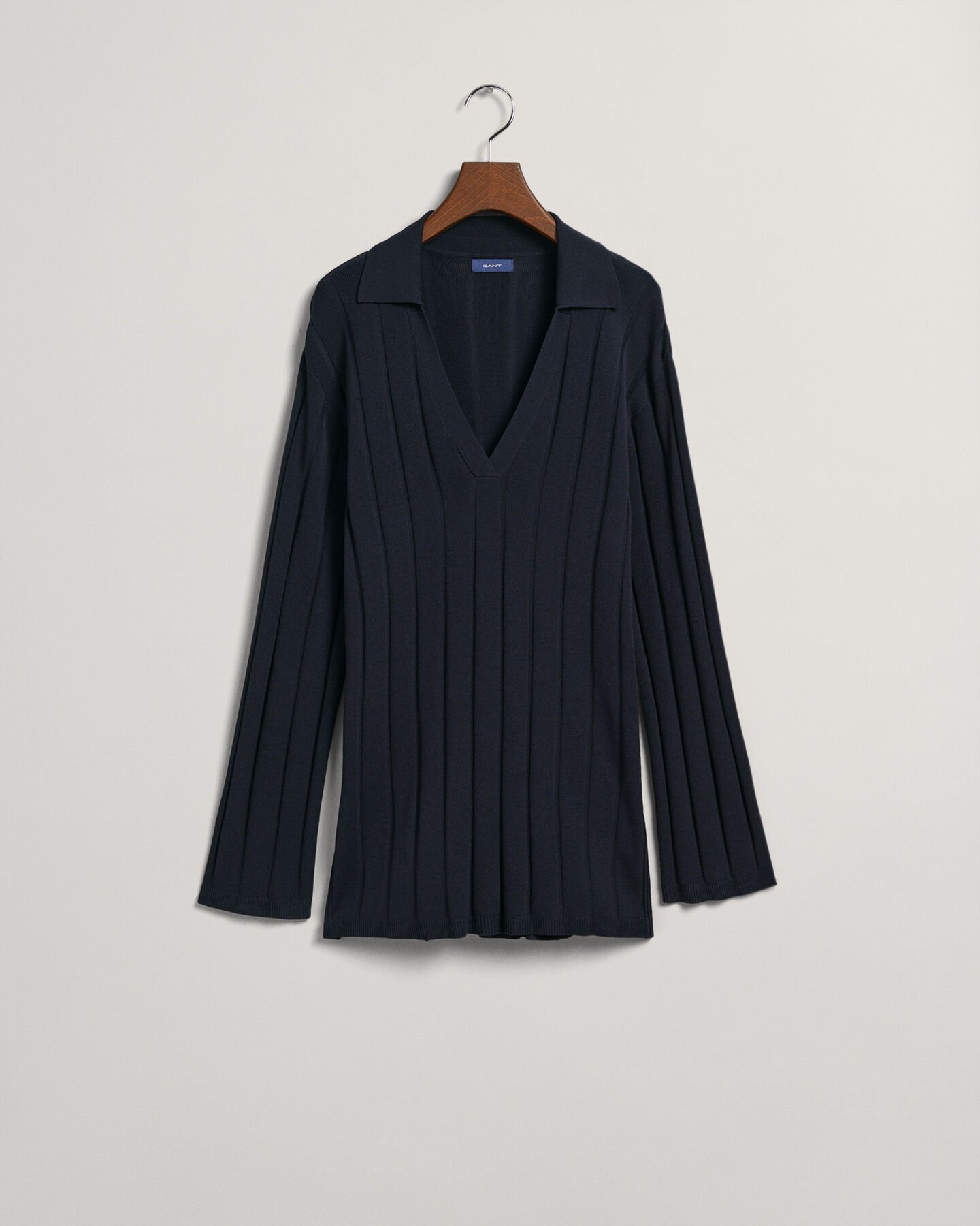 Ribstrikket sweater med åben krave