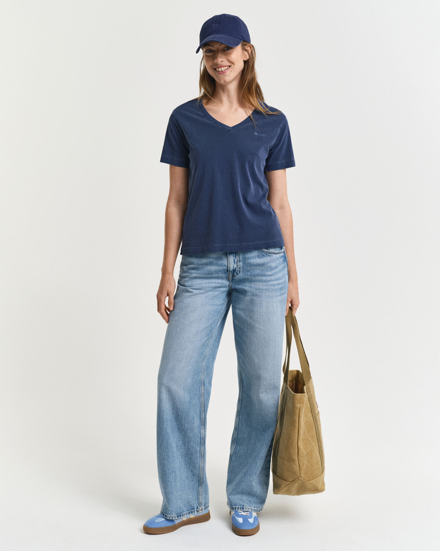 Sunfaded T-shirt med V-hals