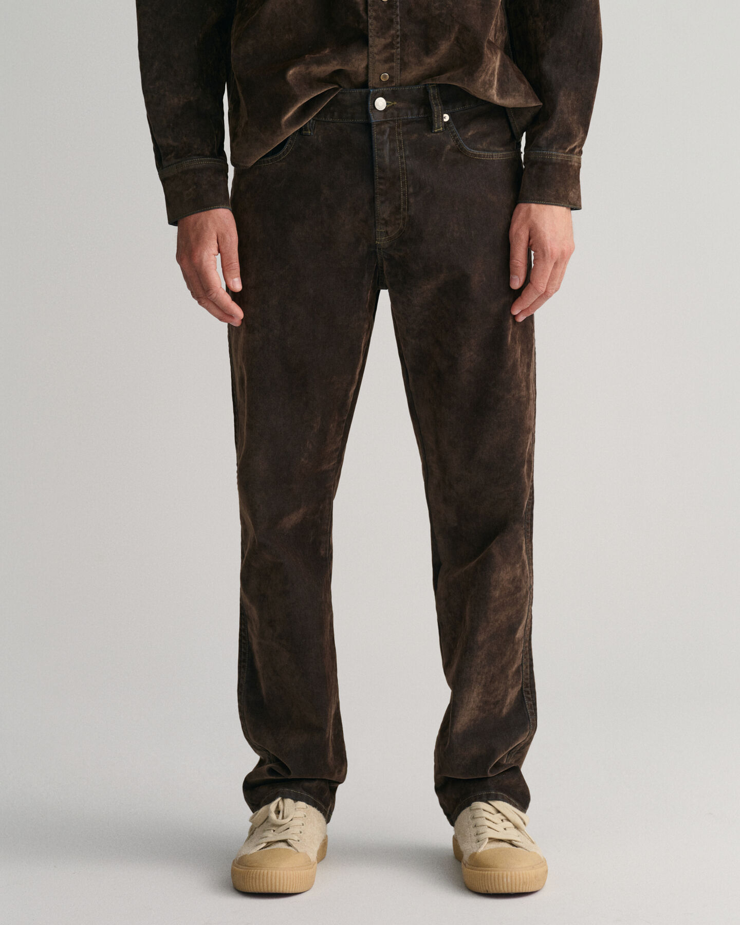 Relaxed fit jeans af velouriseret fl&oslash;jl