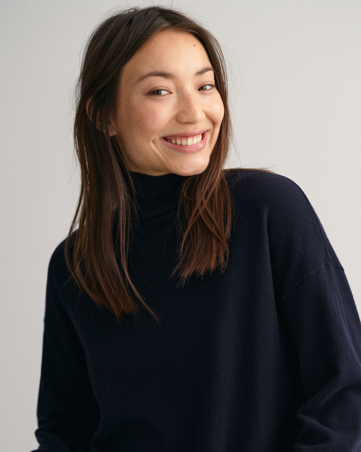 Sweater med st&aring;ende krave i ekstra fin lammeuld