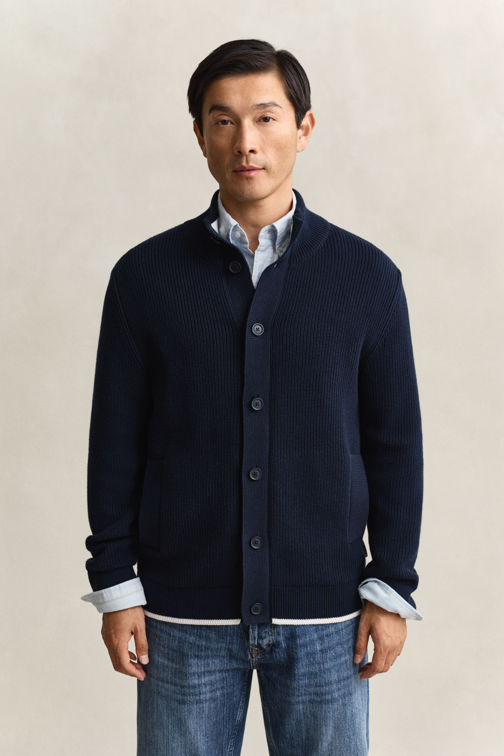 Ribstrikket cardigan med knapper
