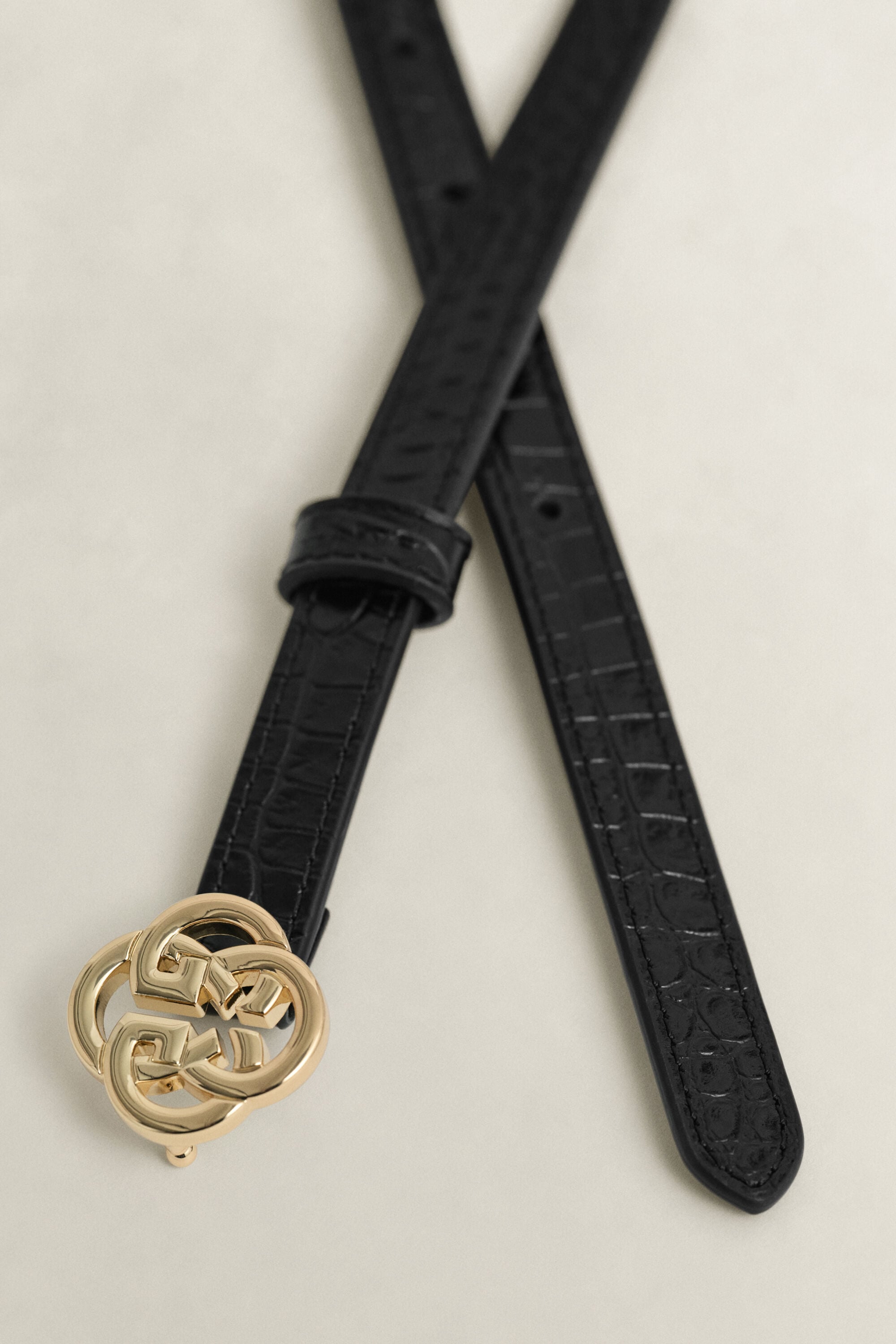 Monogrambælte med krokodilleeffekt