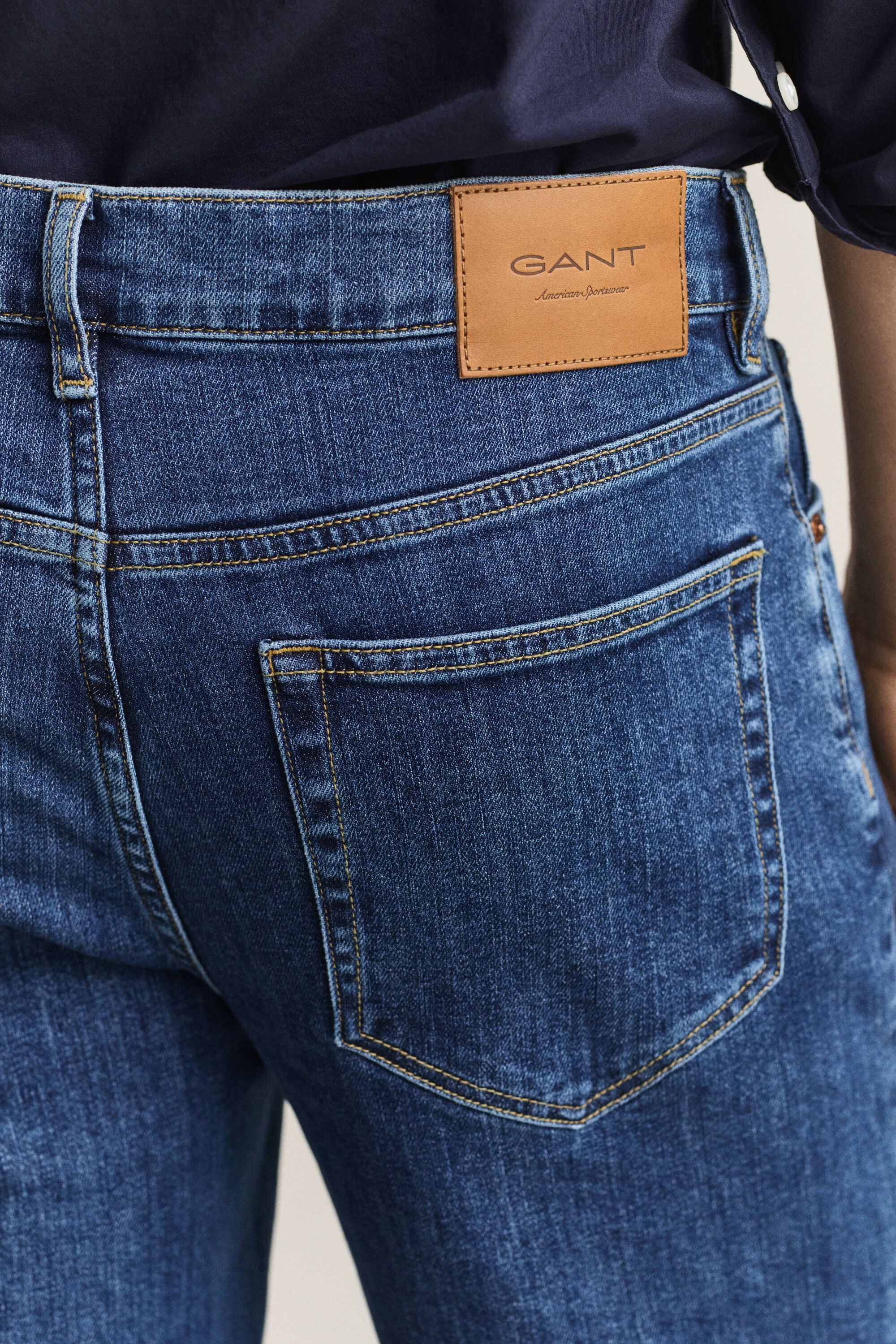 Regular jeans i let vask