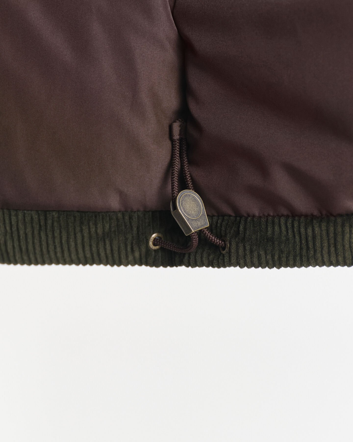 Pufferjakke i jernbanefløjl med dun