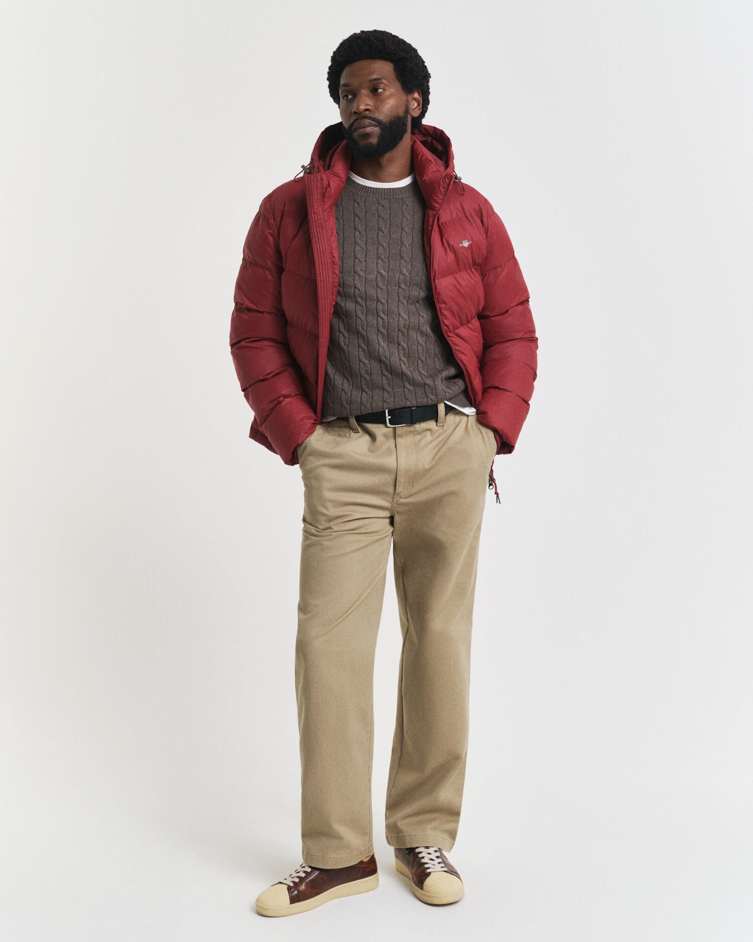 Crewneck sweater af bomuld med kabelstrik