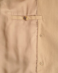 Trenchjakke i mellemlængde