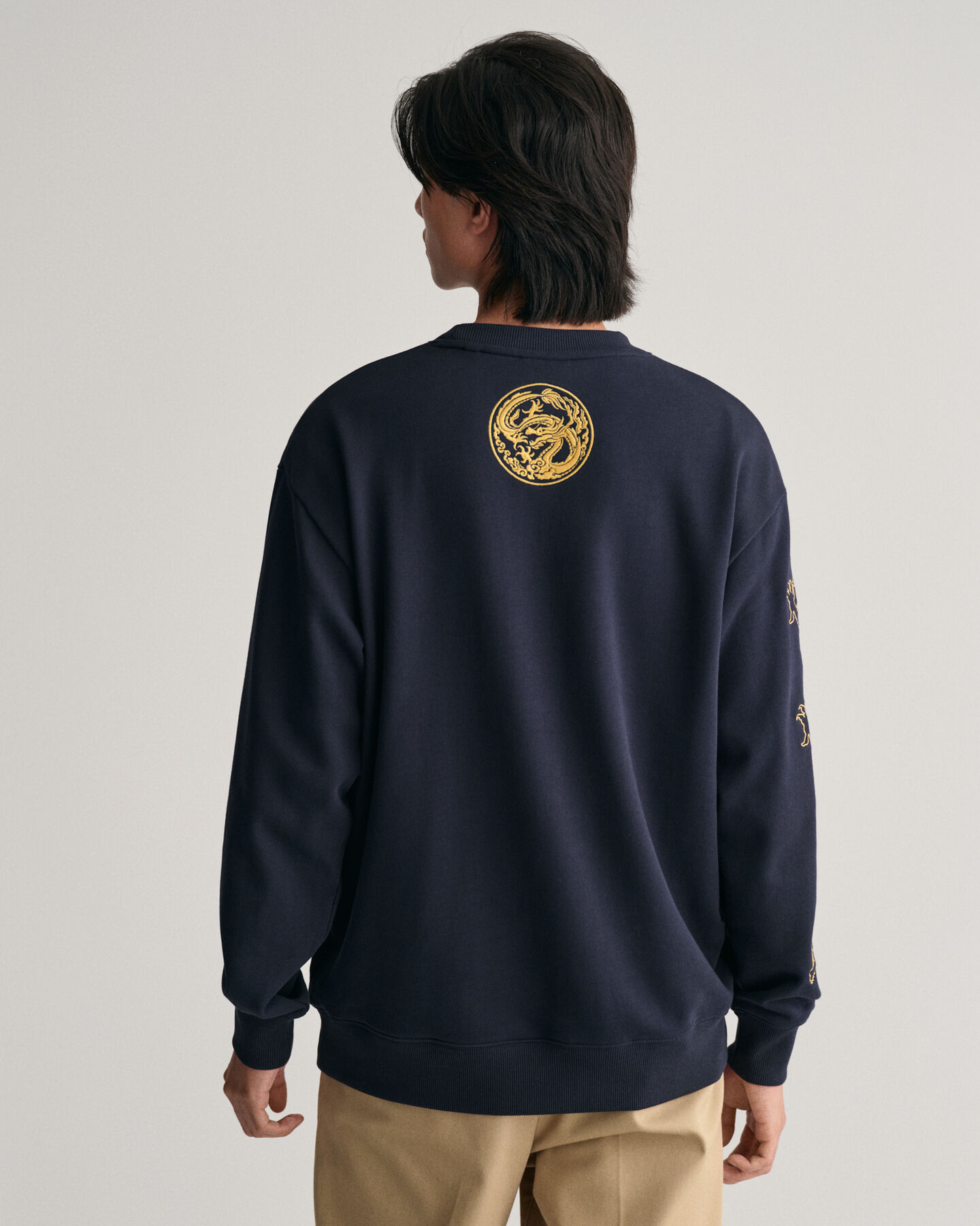 Dragon Crest sweatshirt med crewneck