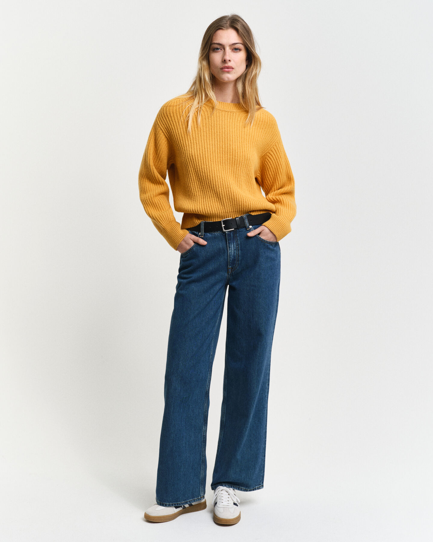 Ribstrikket sweater med crewneck