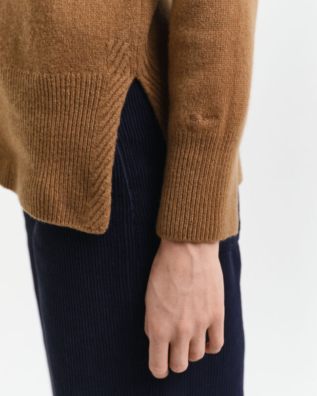 Crewneck sweater med sildebensm&oslash;nstrede detaljer