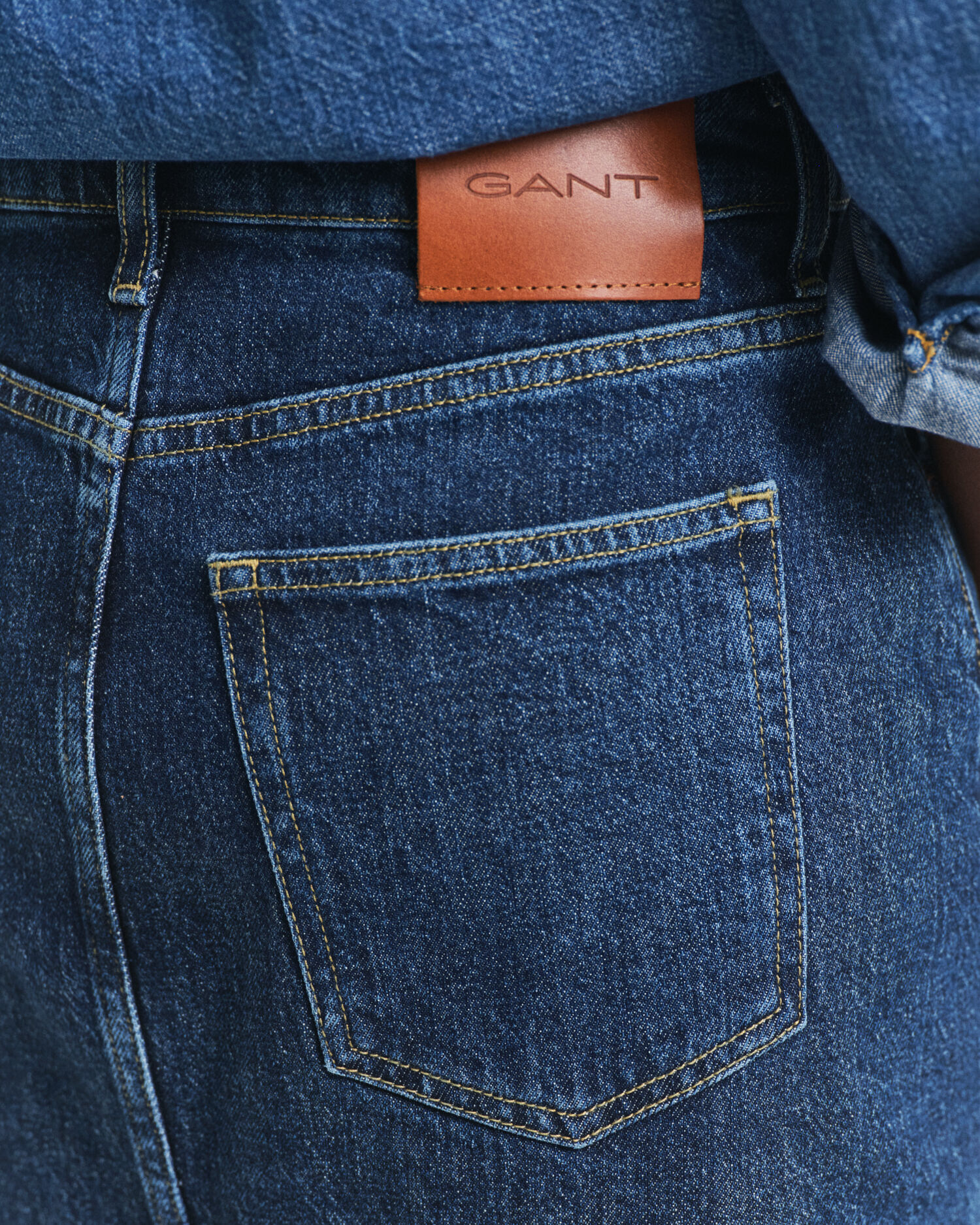 Knappet midi-nederdel i denim