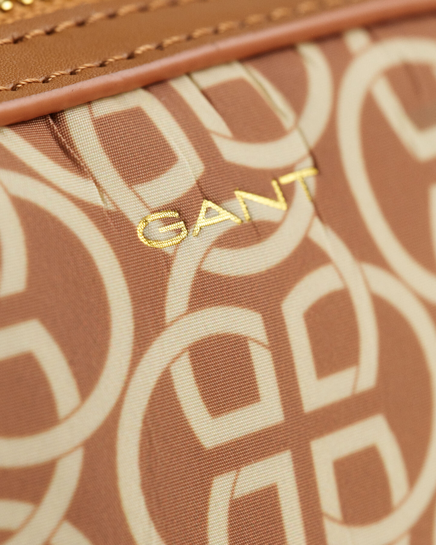 G Patterned makeup-taske