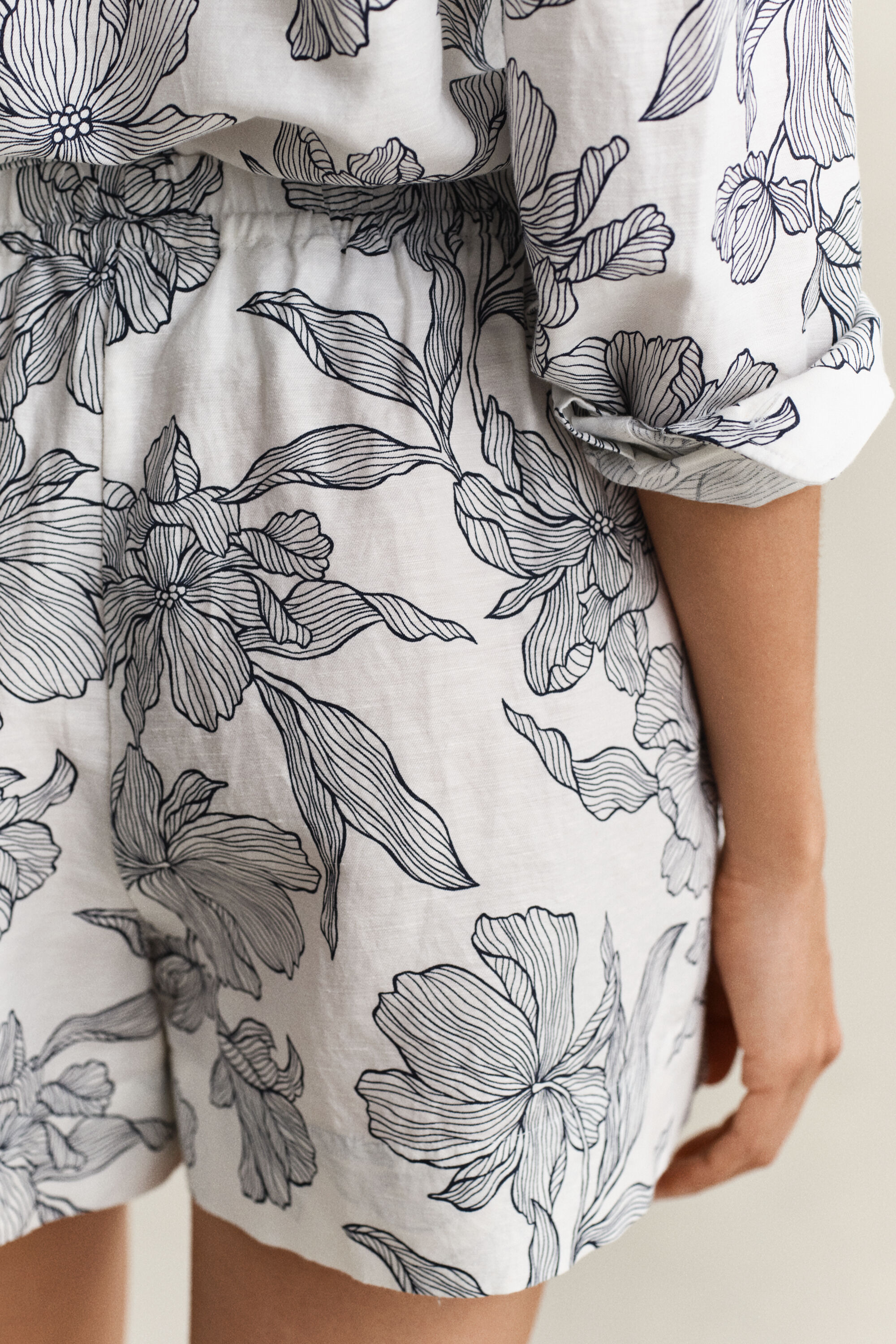 Blomstrede shorts af hør