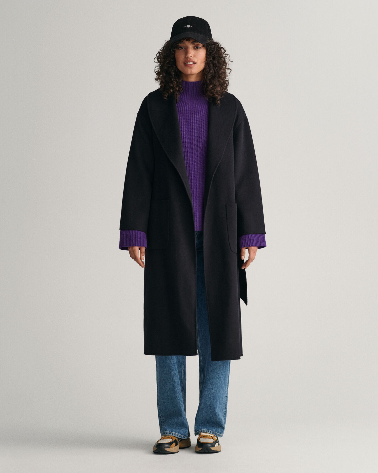 Ribstrikket sweater i uld med stående krave