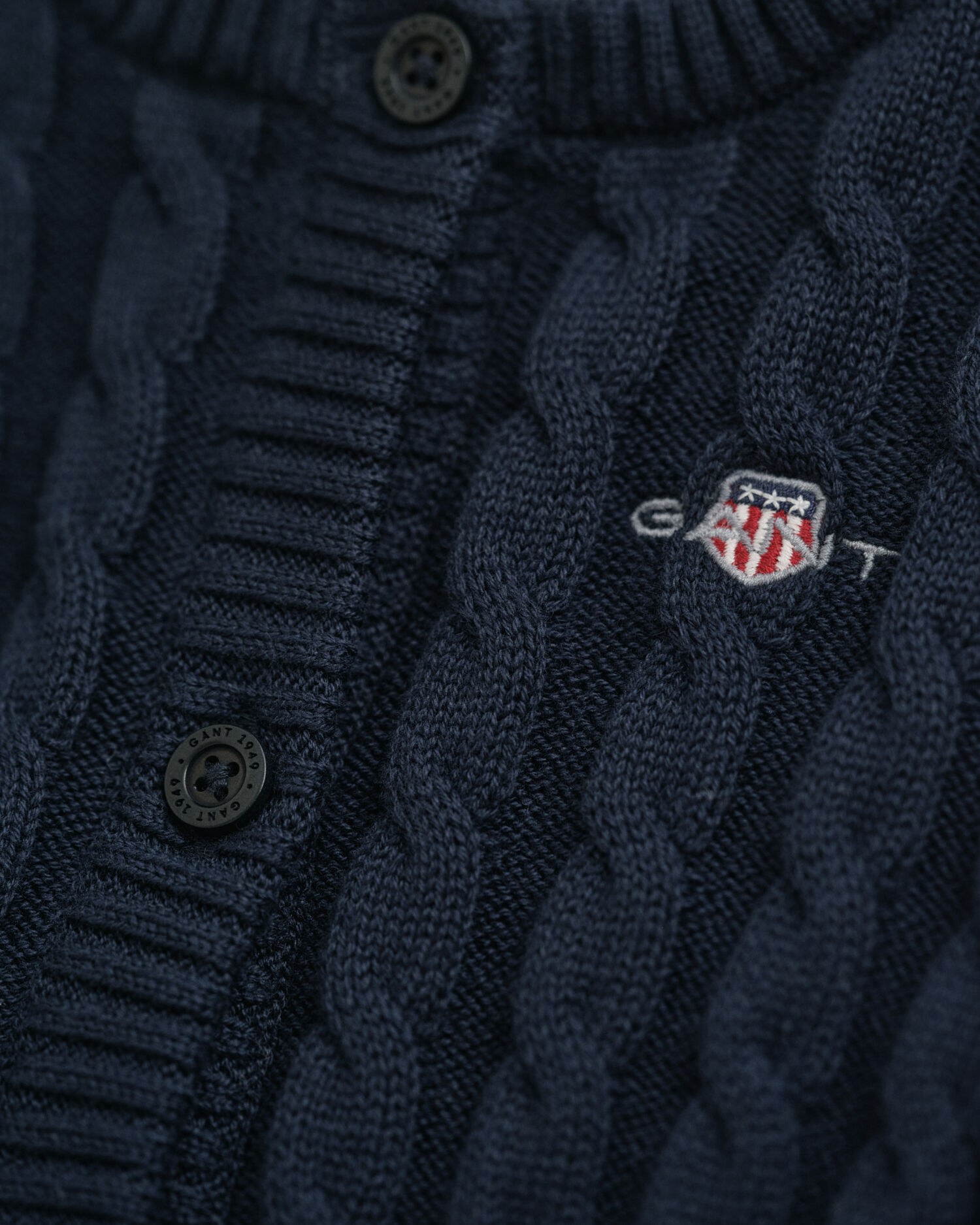 Baby Shield cardigan af bomuld med kabelstrik