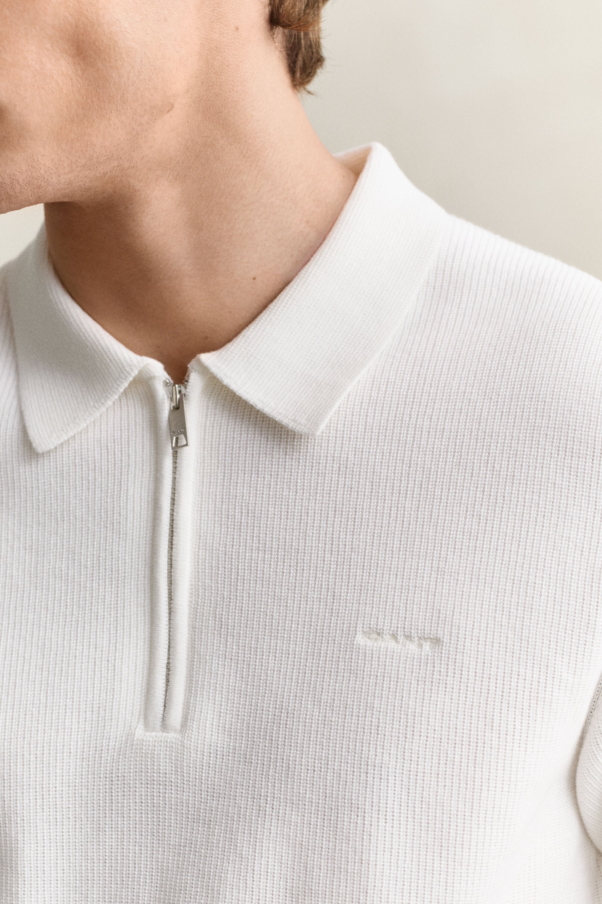 Ribstrikket polosweater i bomuld