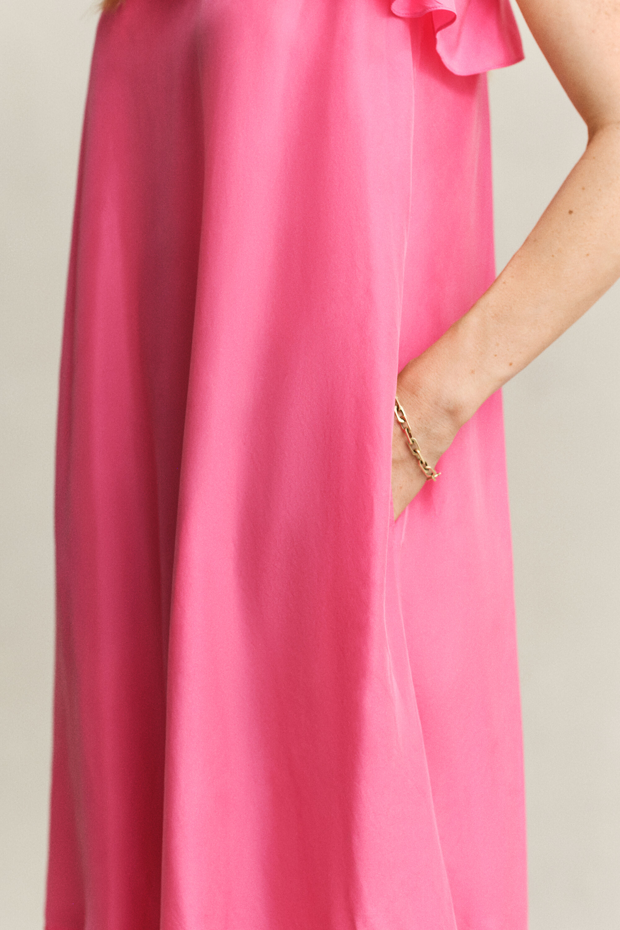 Midi silkekjole med stropper