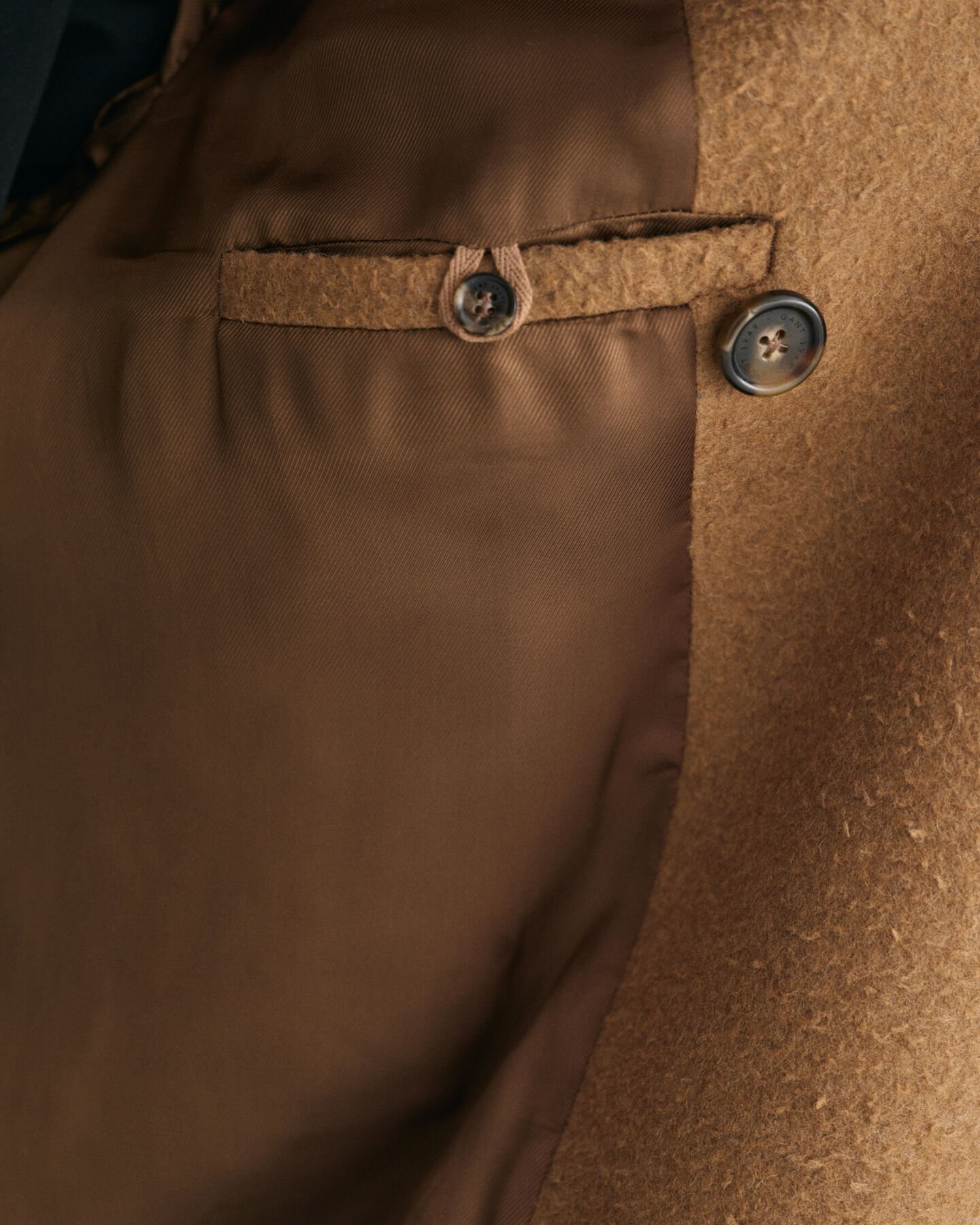 Dobbeltradet uldfrakke