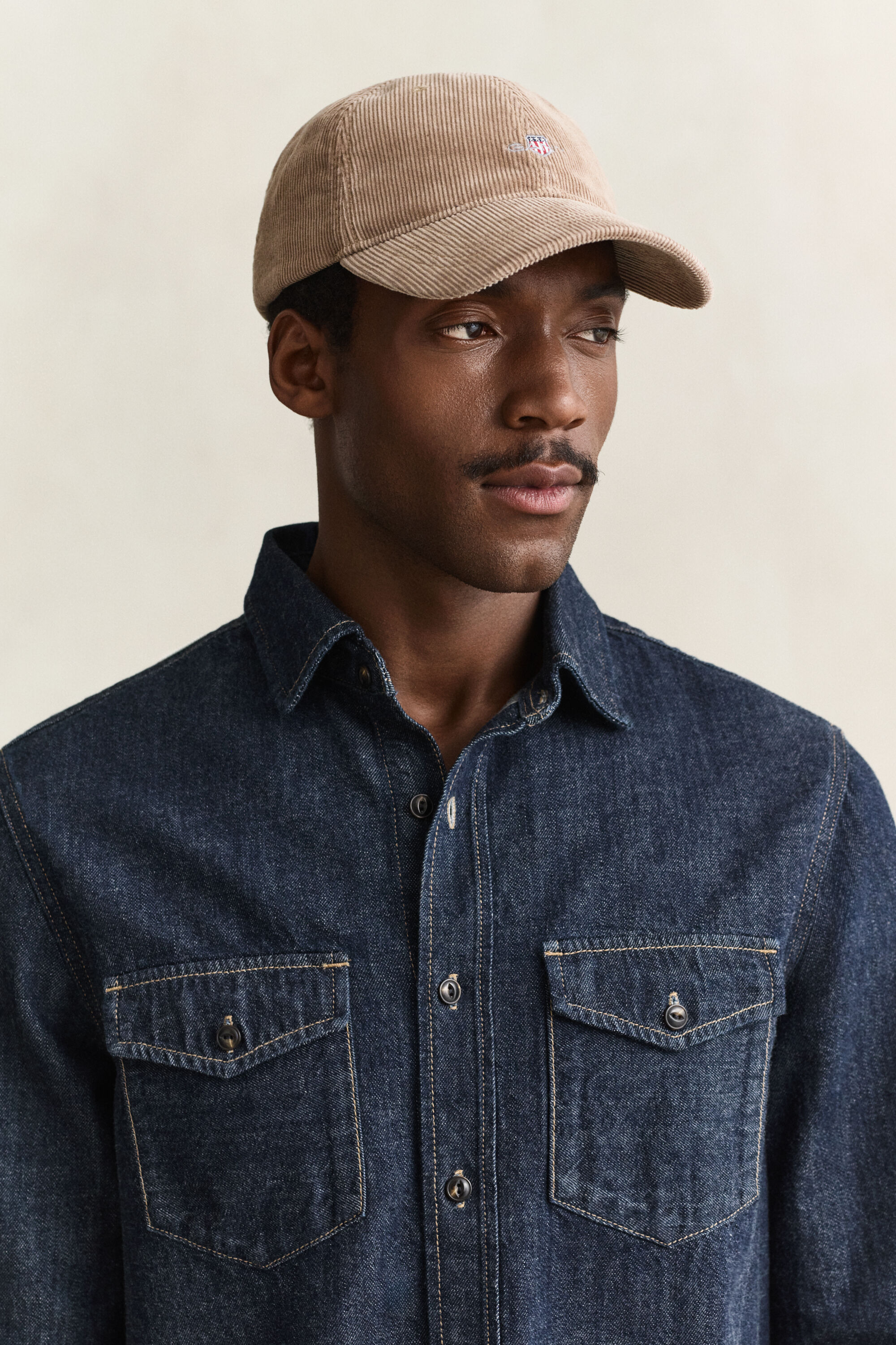 Shield cap af jernbanefløjl
