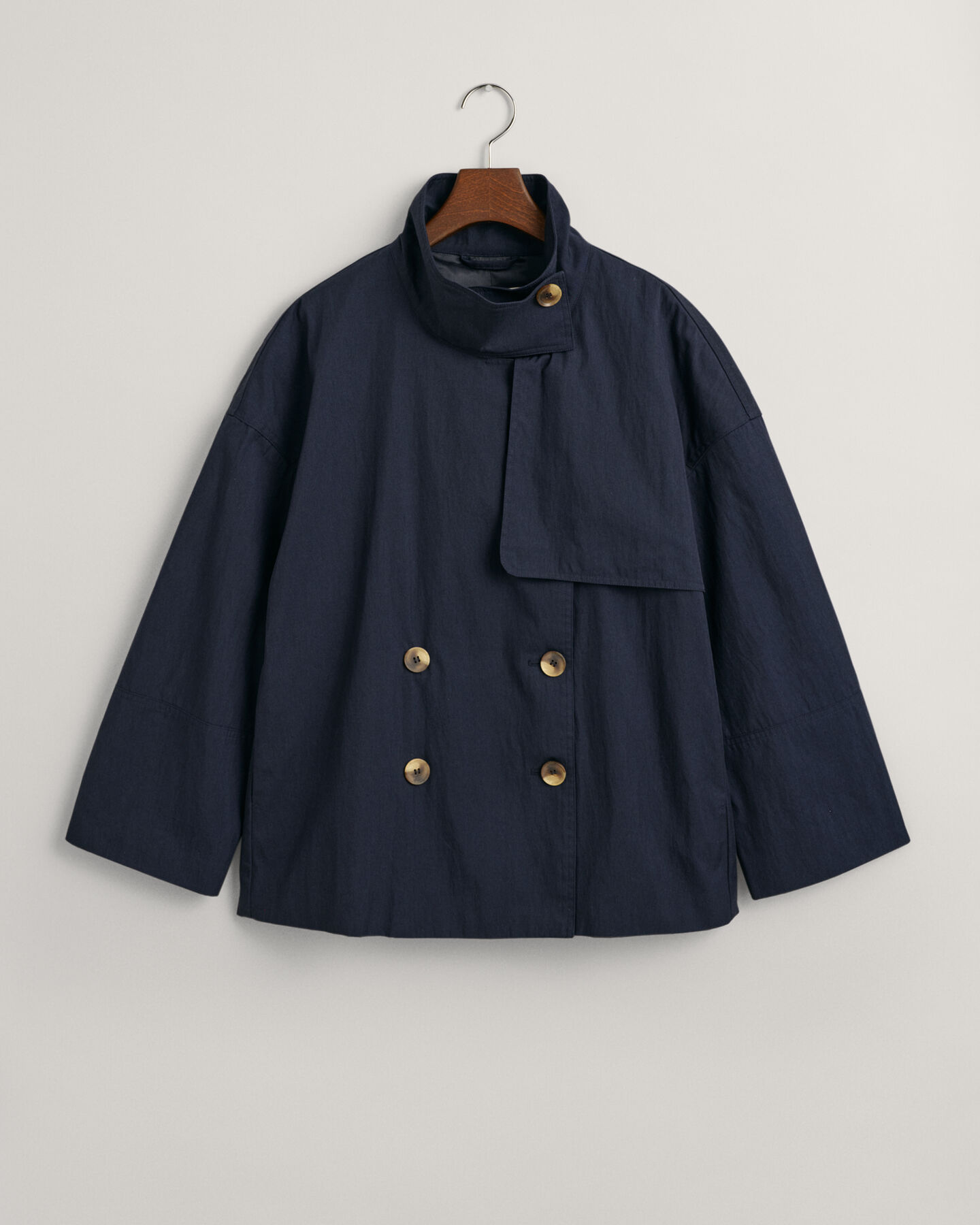 Trenchjakke i mellemlængde