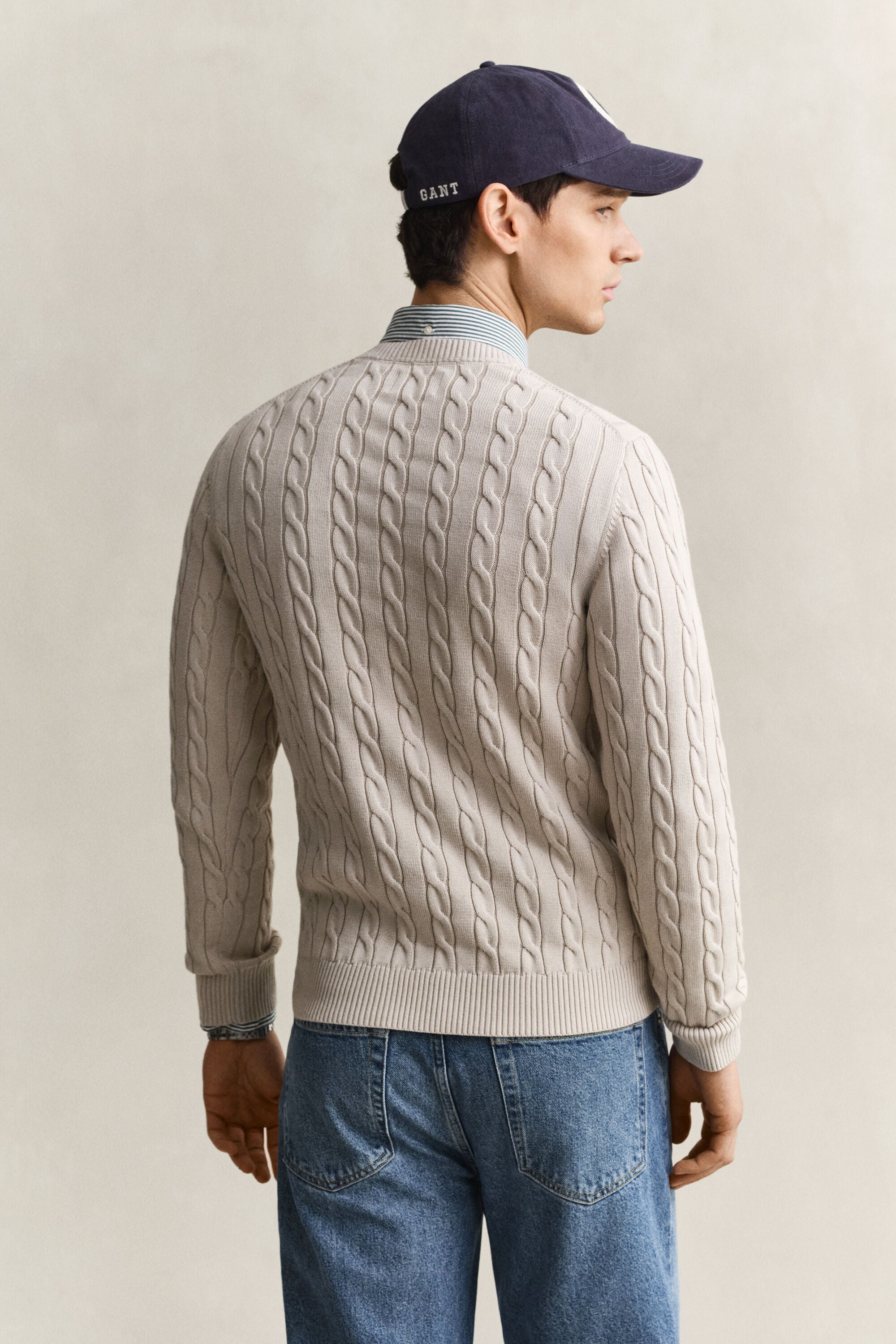 Crewneck sweater af bomuld med kabelstrik