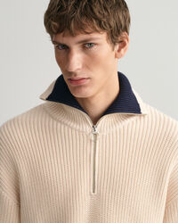 Ribstrikket sweater med halv lynlås