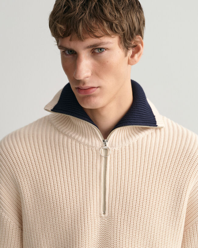 Ribstrikket sweater med halv lynlås