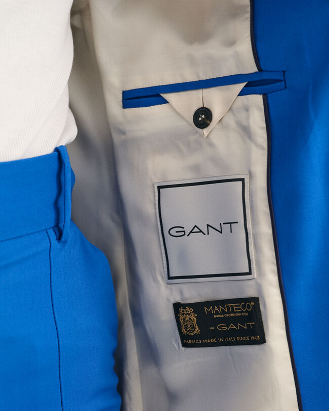 Tætsiddende blazer med brede skuldre