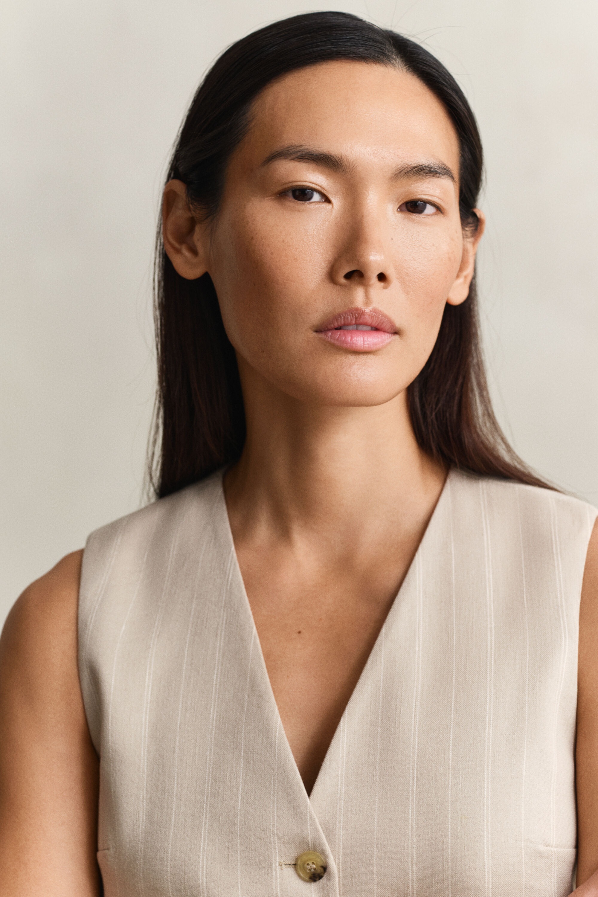 Nålestribet vest i hørblanding