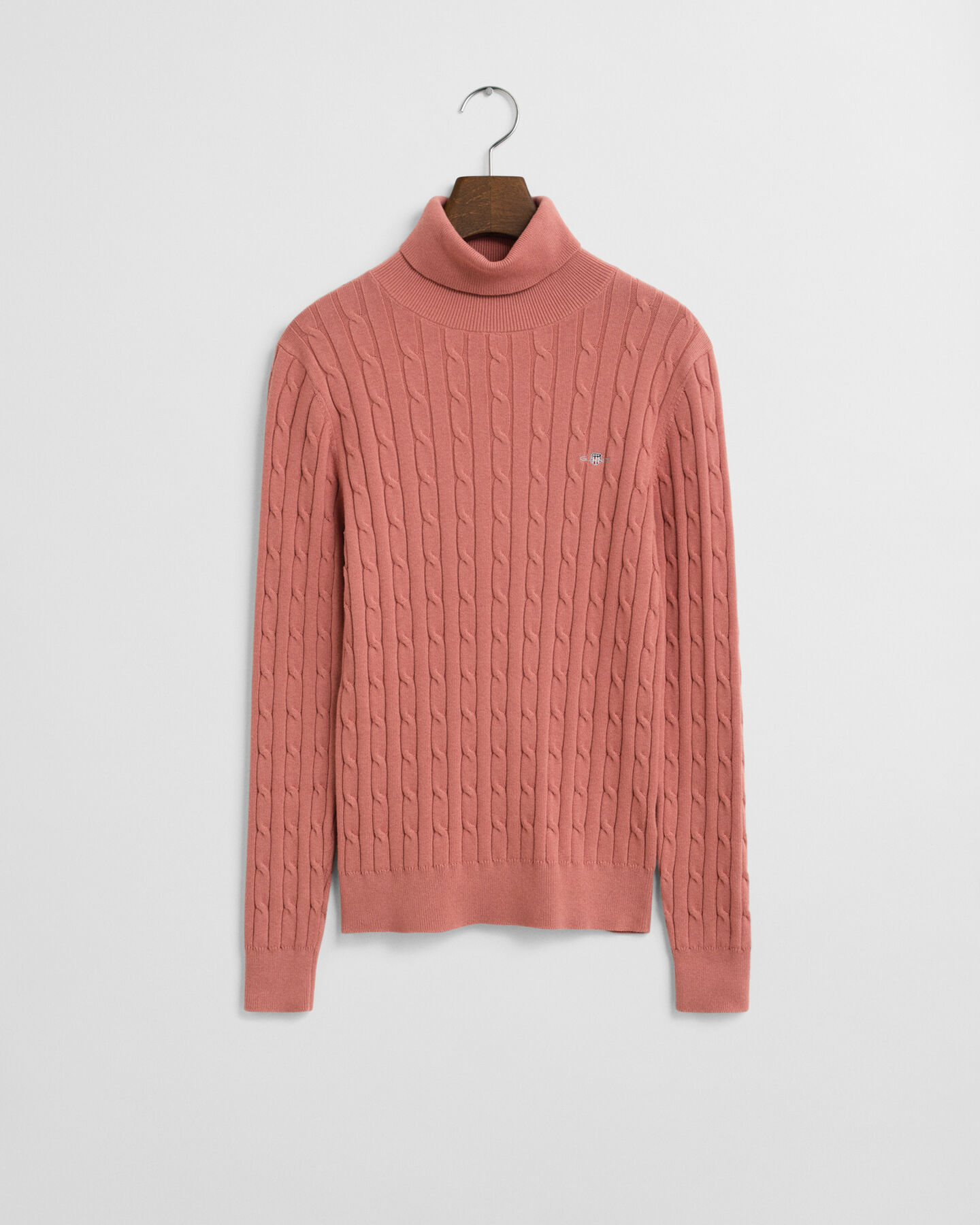 Kabelstrikket sweater af strækbomuld med rullekrave