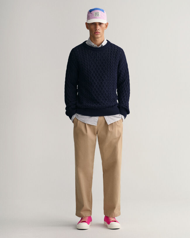 Crewneck sweater af bomuld med kabelstrik