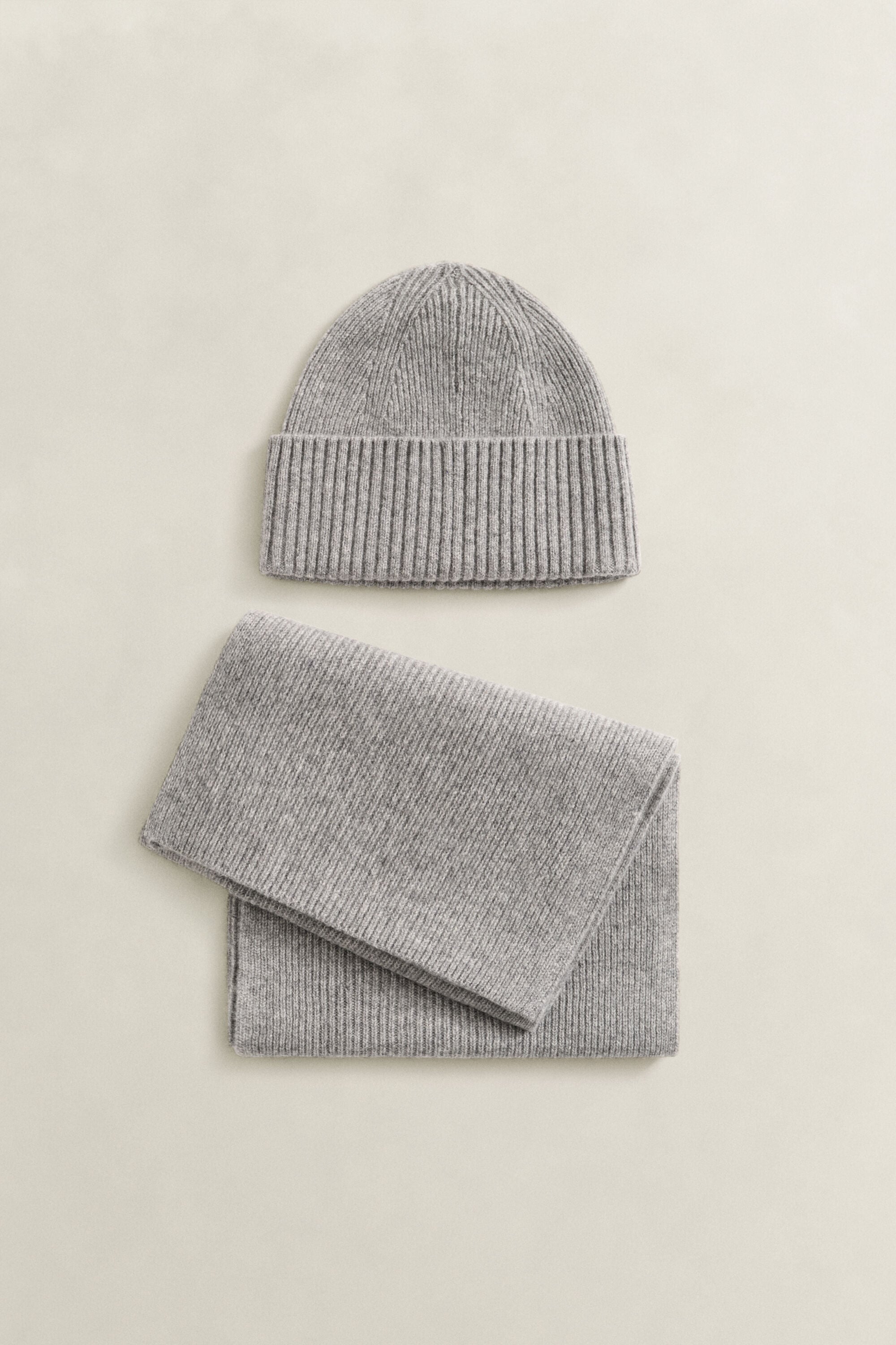 Gavesæt med kashmir tørklæde og beanie