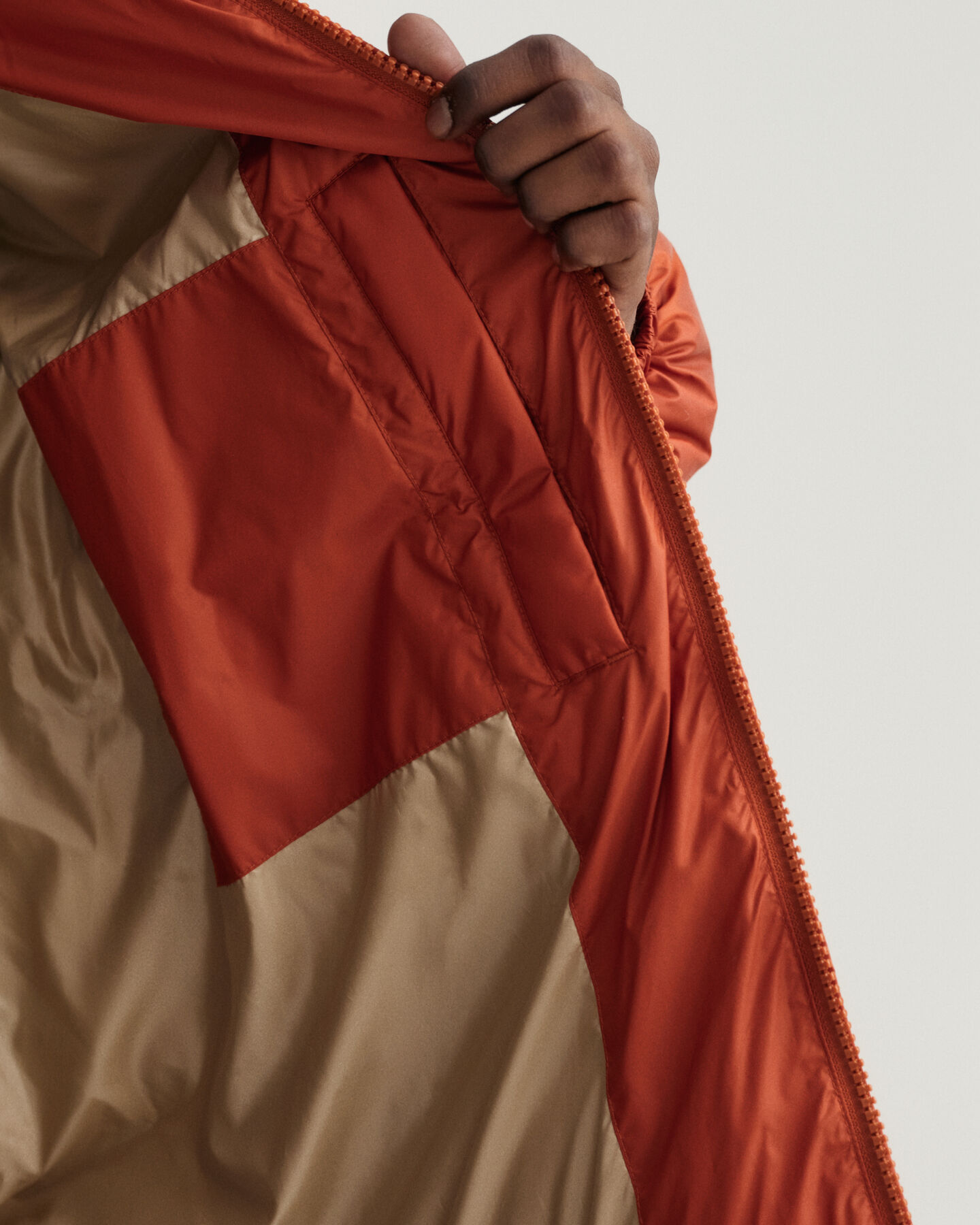 Skinnende pufferjakke