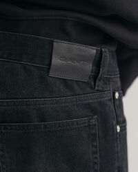 Relaxed fit tilspidsede jeans