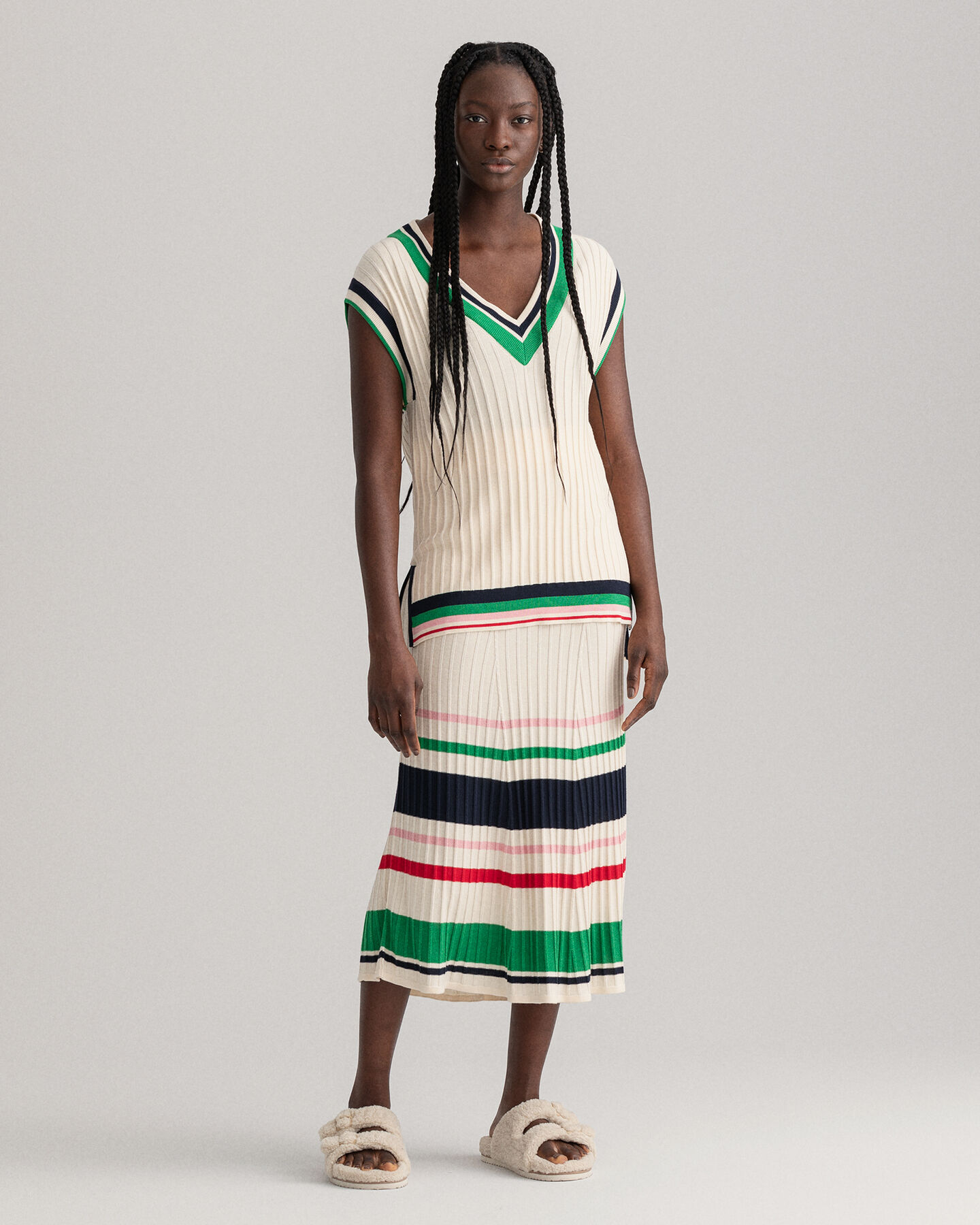 Stribet vest i ribstrik