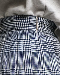 Plisseret nederdel med ternet tryk