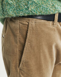 Slim fit chinobukser af jernbanefløjl