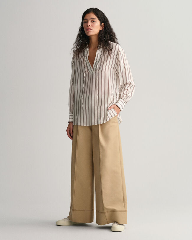 Stribet bluse med V-hals