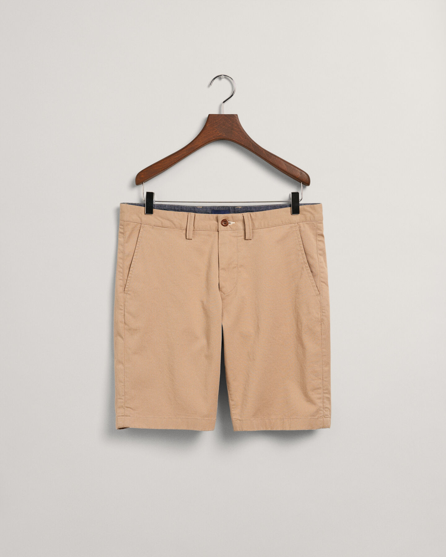 Hallden Slim fit shorts af twill