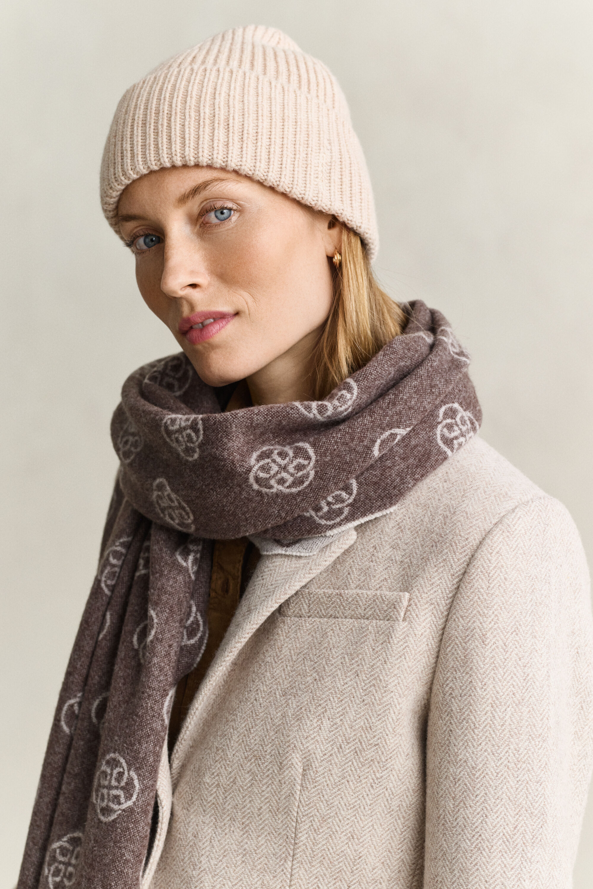 Ribstrikket beanie i uld og kashmir