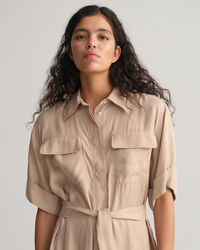 Skjortekjole med flaplommer og korte &aelig;rmer