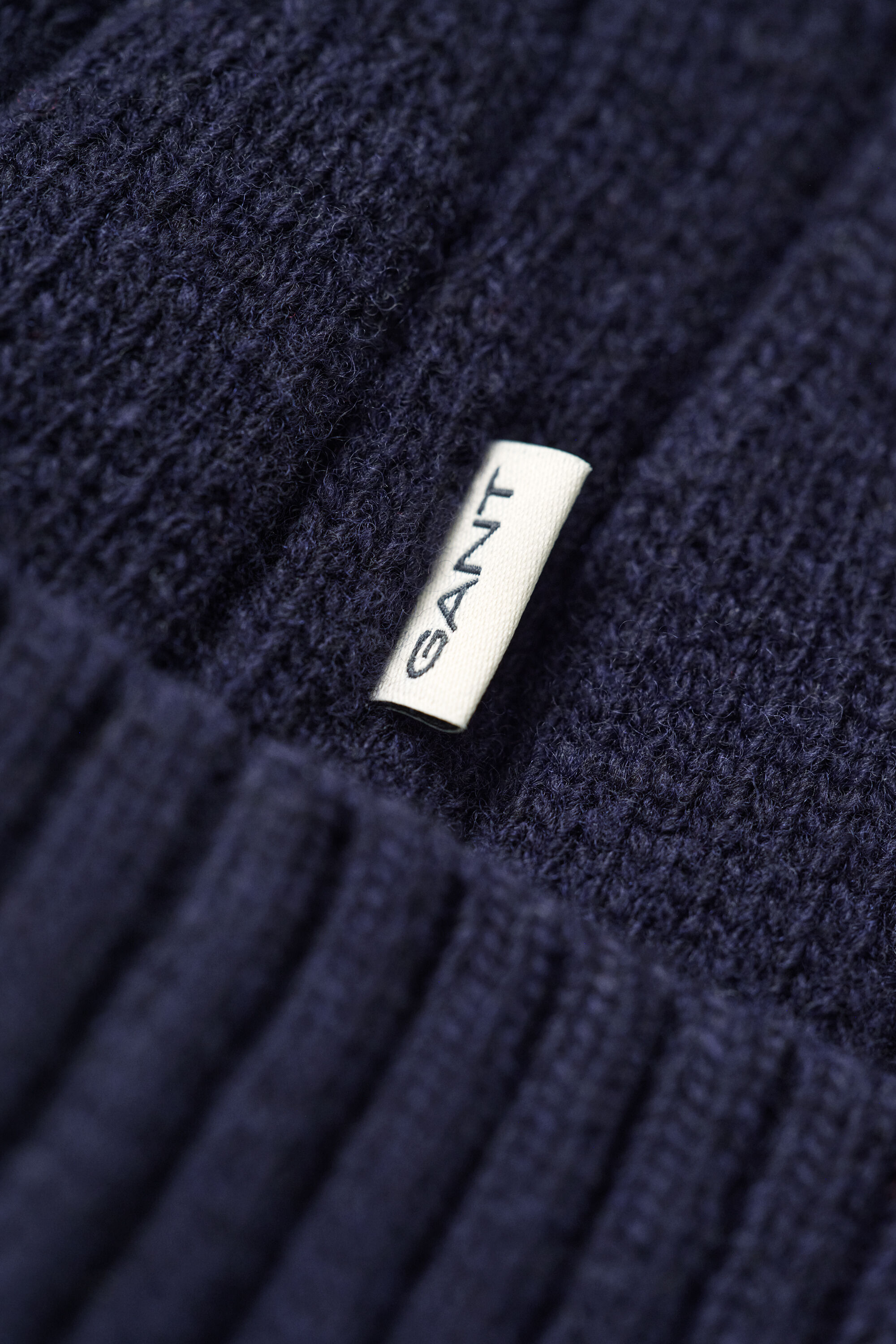 Kabelstrikket beanie i lammeuld