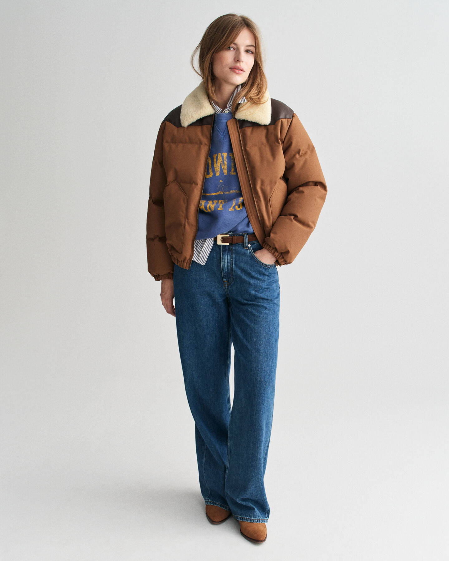 Vatteret jakke med krave i kunstpels