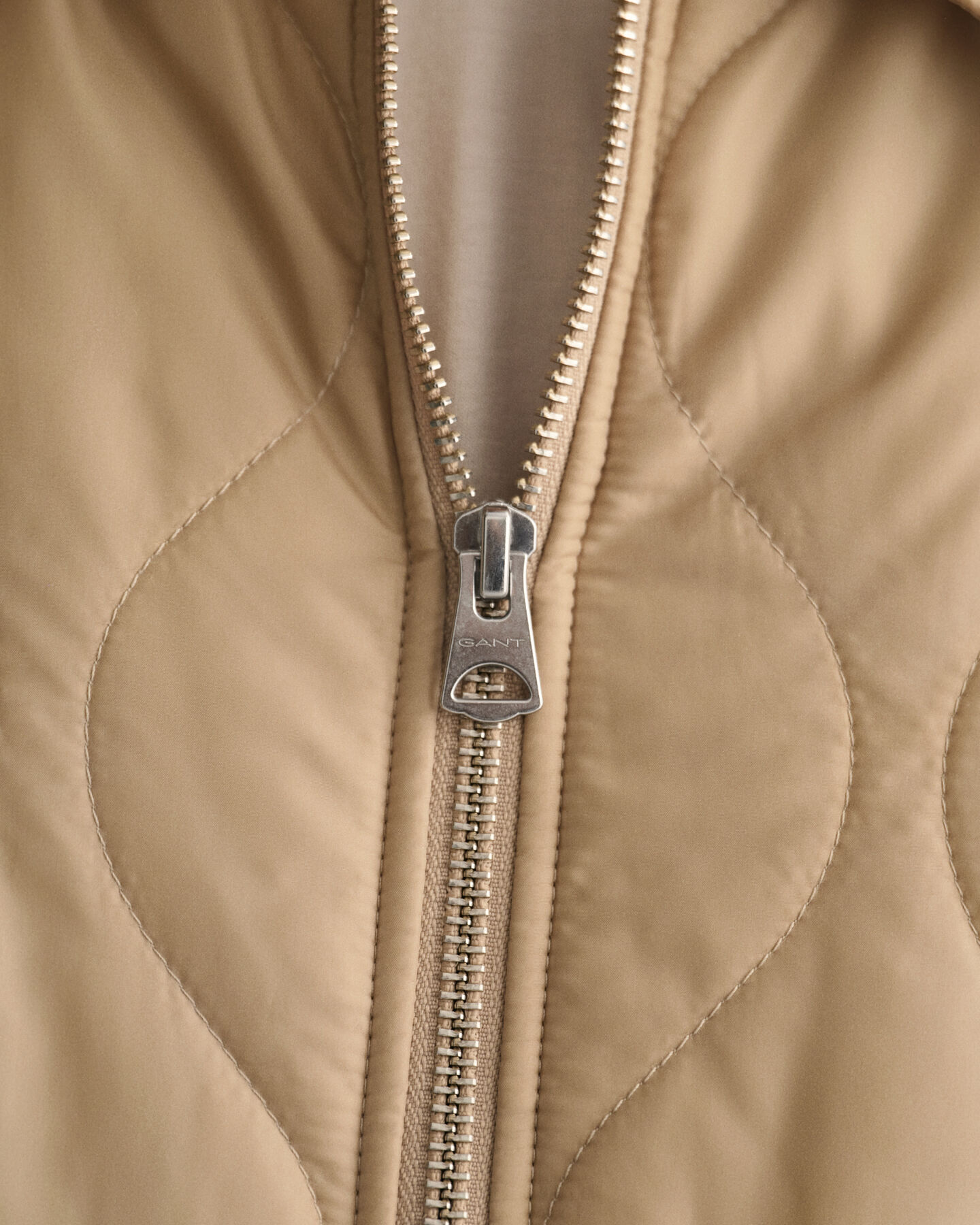 Quiltet jakke med krave