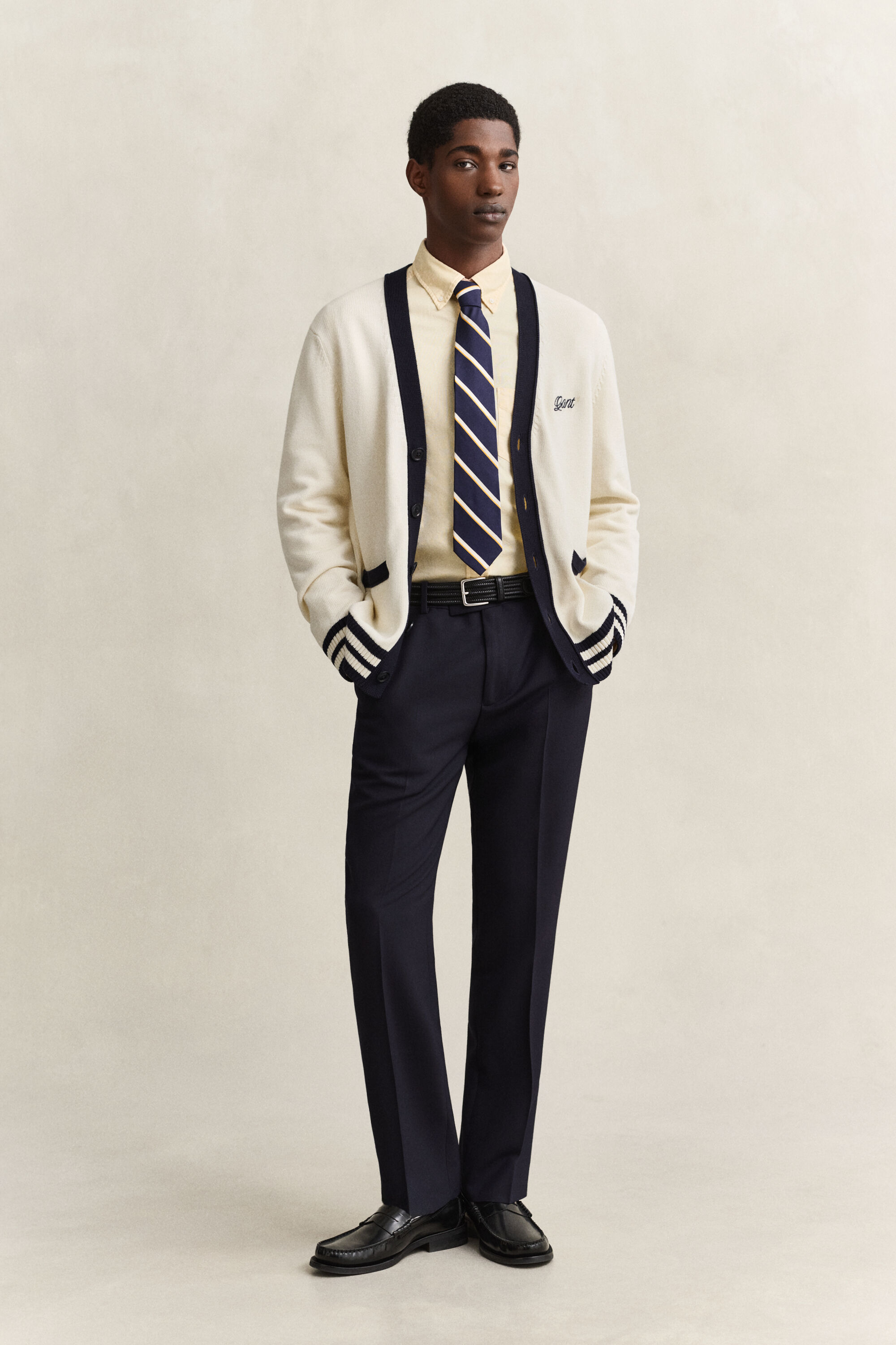 Cardigan med knapper og V-hals
