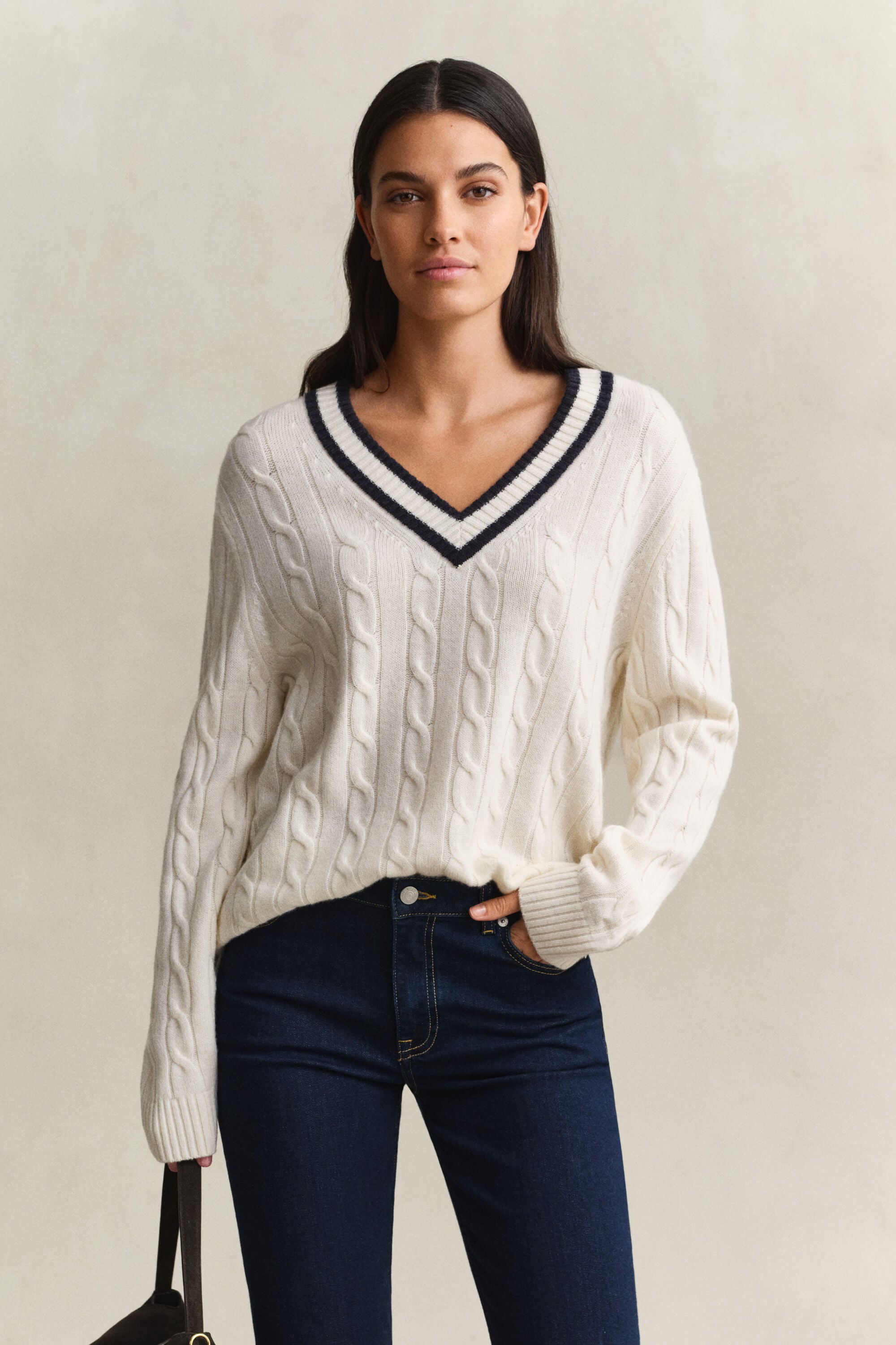 Kabelstrikket sweater i merinould