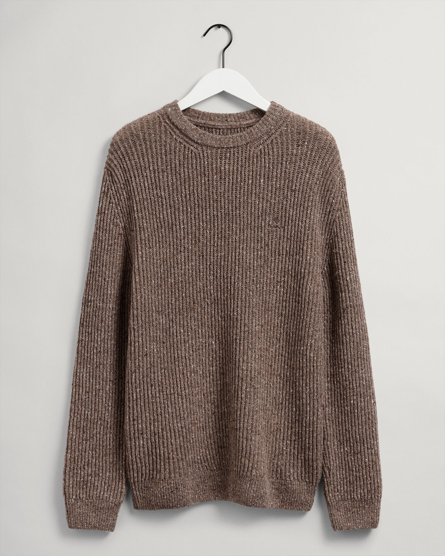 Ribstrikket crewneck sweater med nister